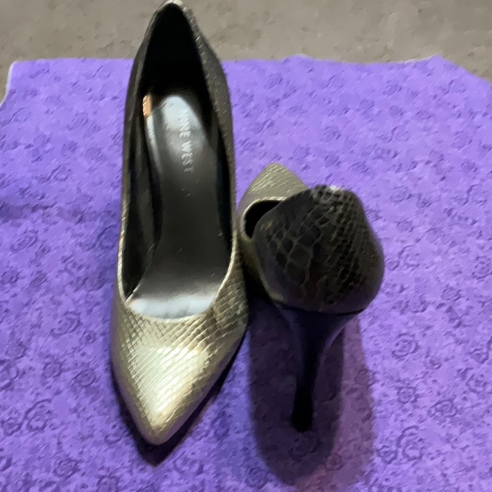 Nine West Black and Gold Women's Heels